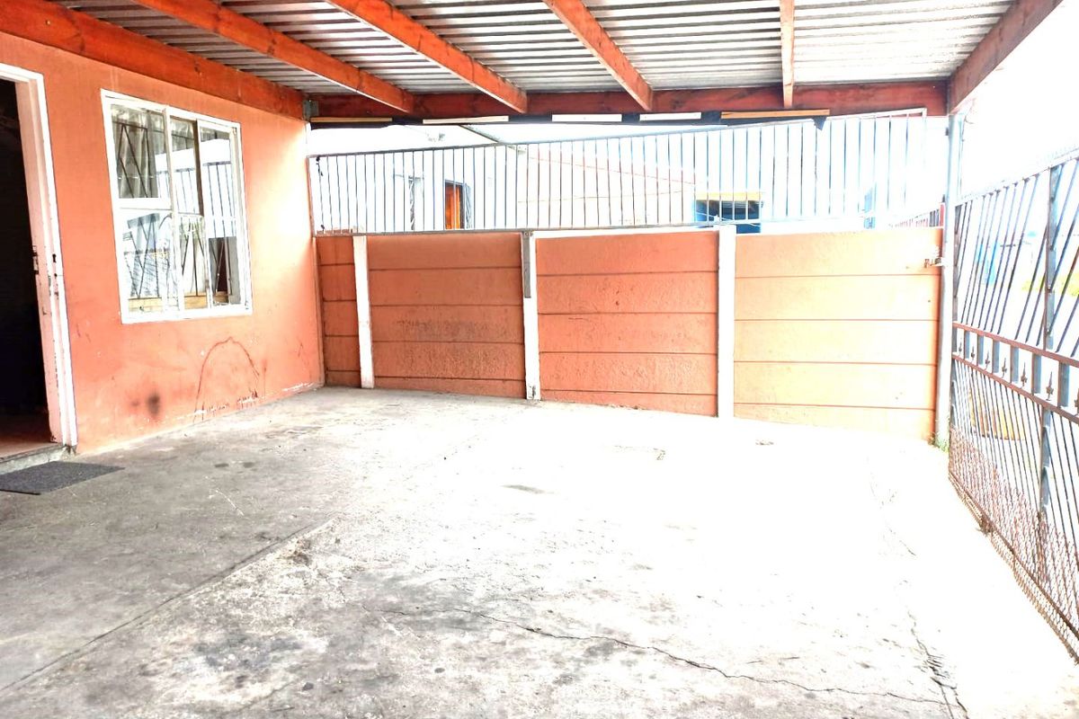 House For Sale in Devon Park - Photo 2