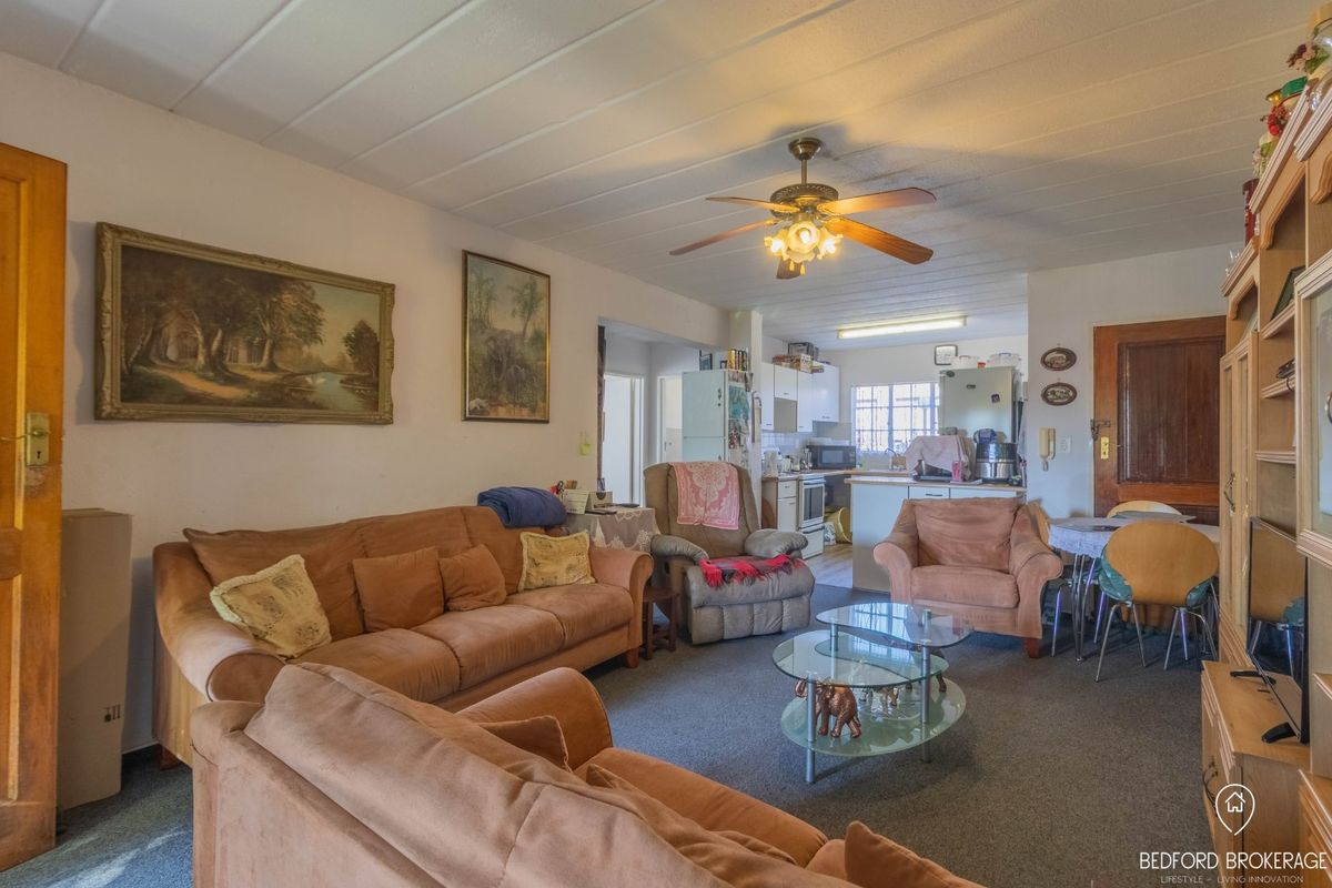 Charming 2-Bedroom Garden Apartment for Sale - Photo 5