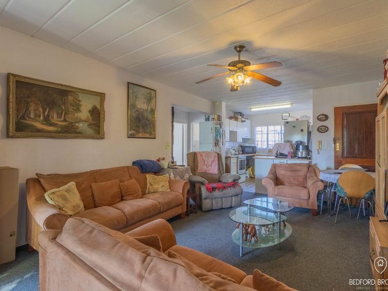 Charming 2-Bedroom Garden Apartment for Sale - Photo 5