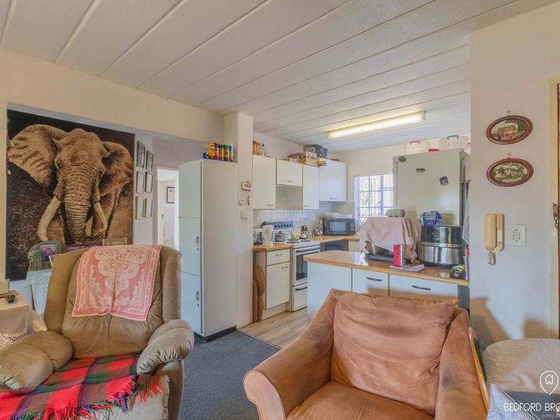 Charming 2-Bedroom Garden Apartment for Sale - Photo 7