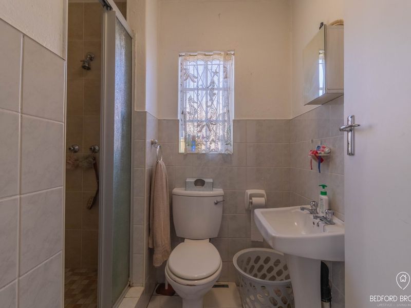 Charming 2-Bedroom Garden Apartment for Sale - Photo 10