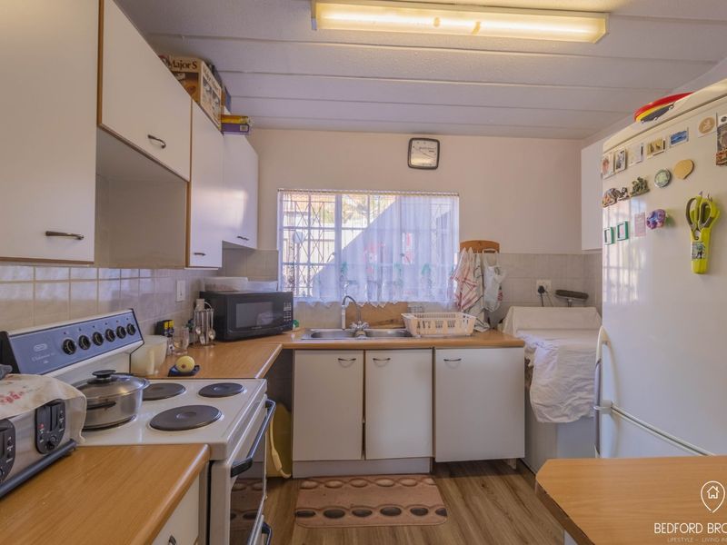 Charming 2-Bedroom Garden Apartment for Sale - Photo 3