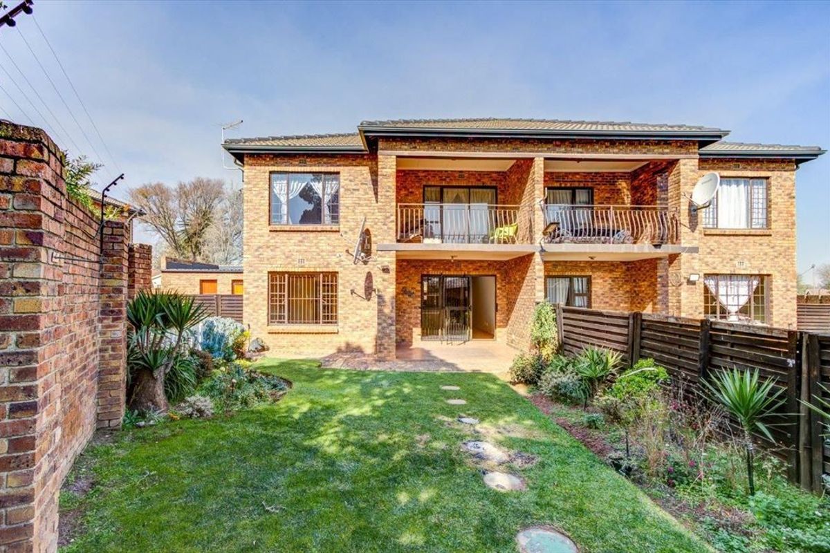 Neat Two-Bedroom Home with Garage and Carport - Photo 3
