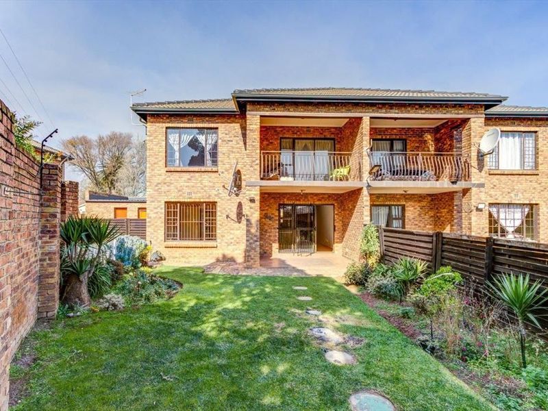Neat Two-Bedroom Home with Garage and Carport - Photo 3