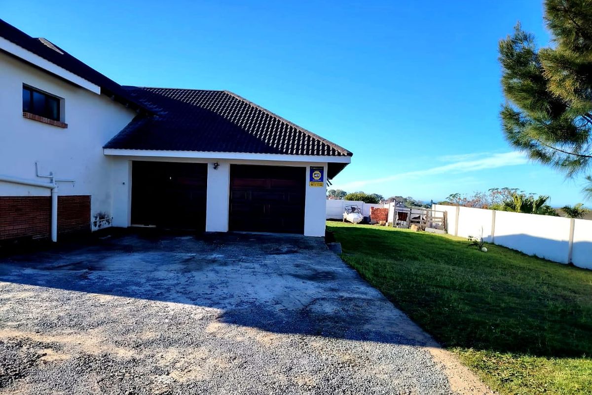 5 Bedroom House for Sale in Amalinda - Photo 5