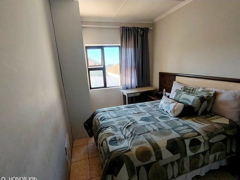 5 Bedroom House for Sale in Amalinda - Photo 10