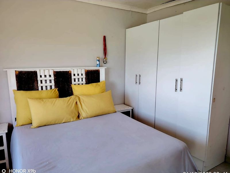 5 Bedroom House for Sale in Amalinda - Photo 9