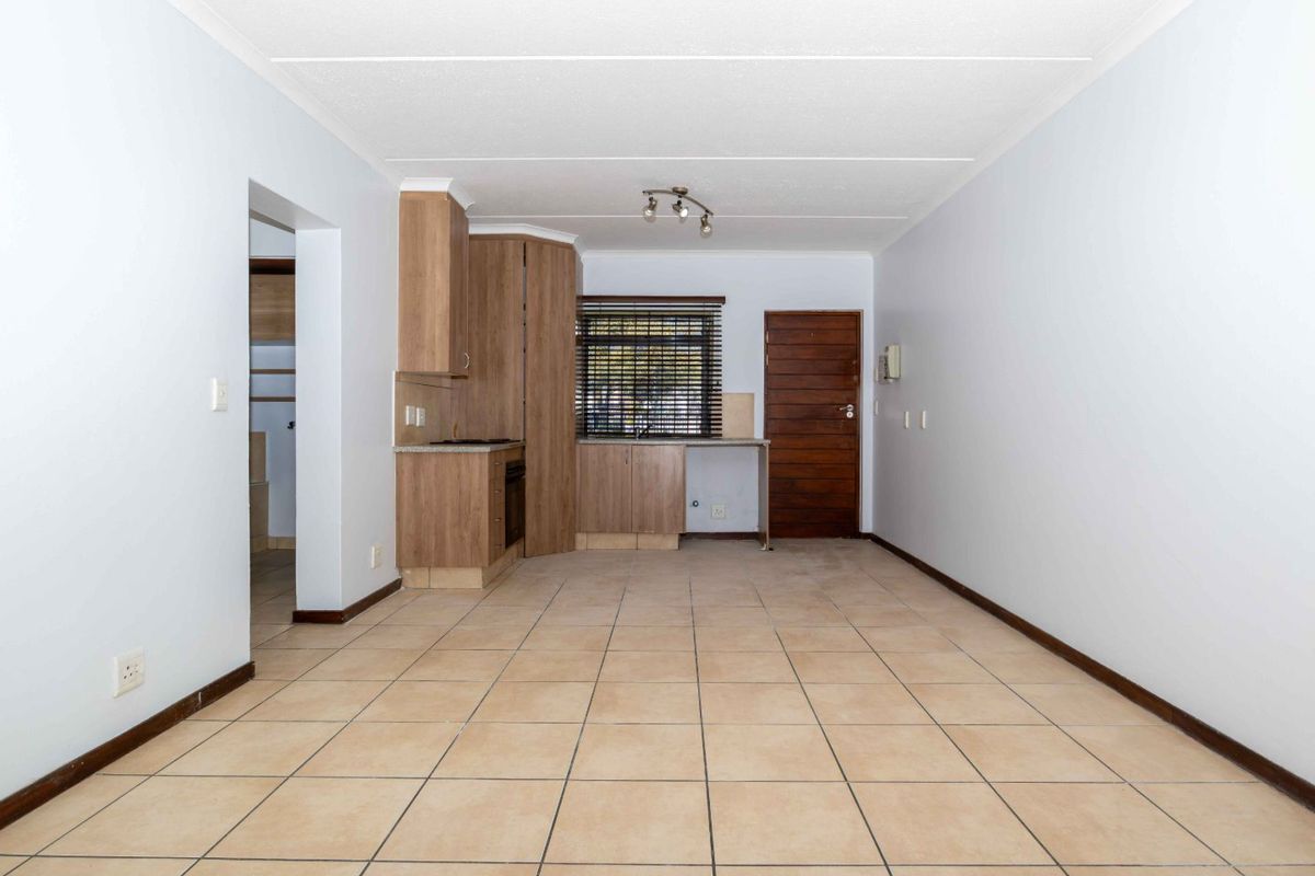 Tranquil Garden Retreat in the Heart of Greenstone Hill - Photo 2