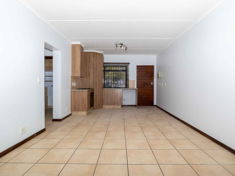 Tranquil Garden Retreat in the Heart of Greenstone Hill - Photo 2
