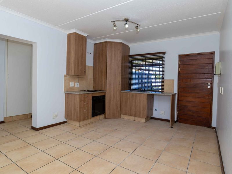 Tranquil Garden Retreat in the Heart of Greenstone Hill - Photo 9