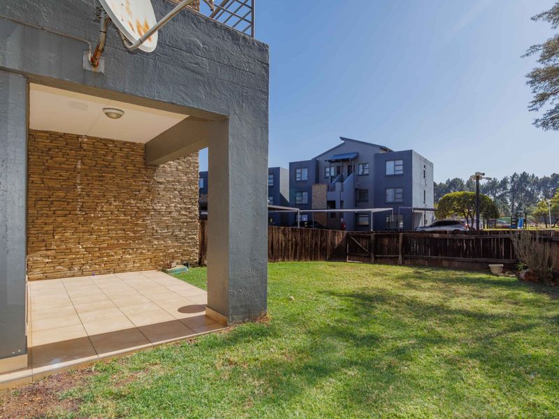 Tranquil Garden Retreat in the Heart of Greenstone Hill - Photo 8
