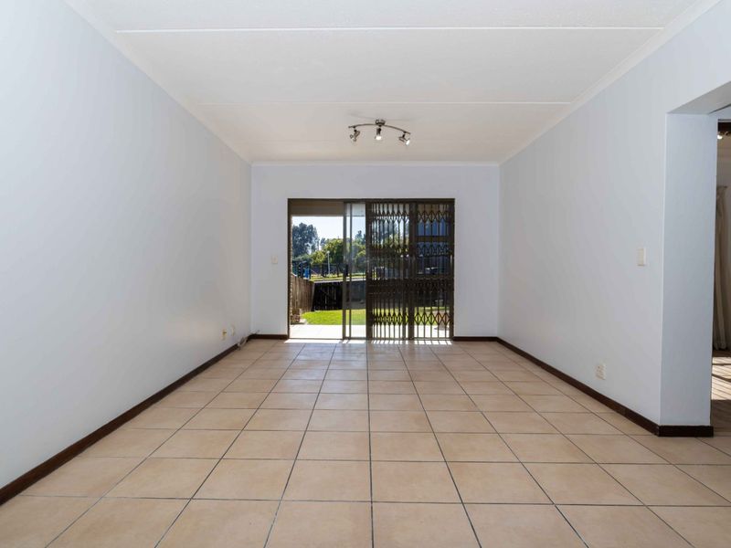 Tranquil Garden Retreat in the Heart of Greenstone Hill - Photo 7
