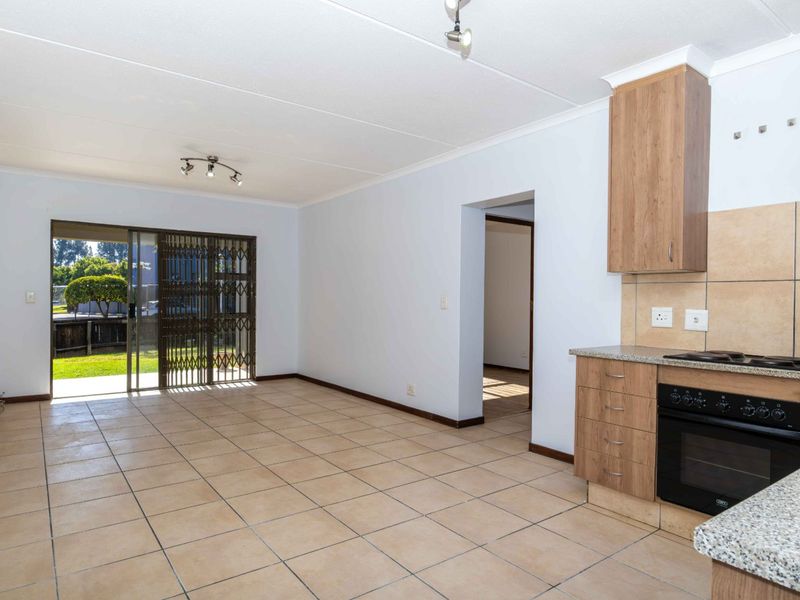 Tranquil Garden Retreat in the Heart of Greenstone Hill - Photo 6