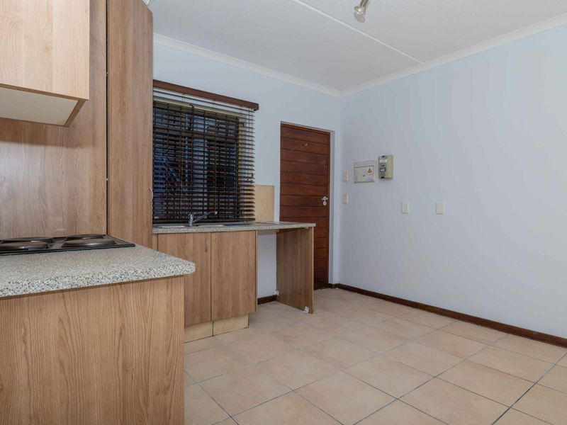 Tranquil Garden Retreat in the Heart of Greenstone Hill - Photo 5