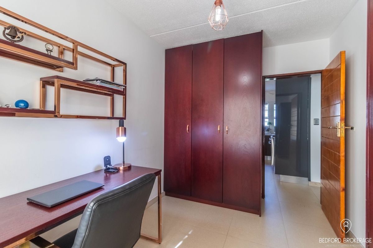 Modern 2-Bedroom Townhouse in Prime Melrose Location - Photo 3