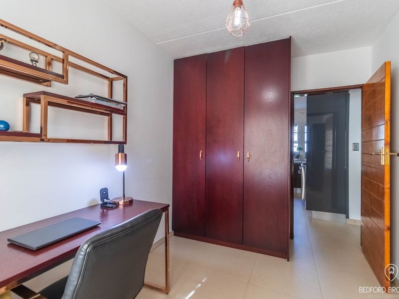 Modern 2-Bedroom Townhouse in Prime Melrose Location - Photo 3