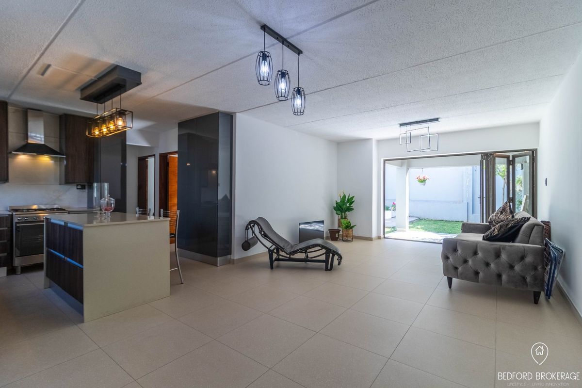 Modern 2-Bedroom Townhouse in Prime Melrose Location - Photo 3