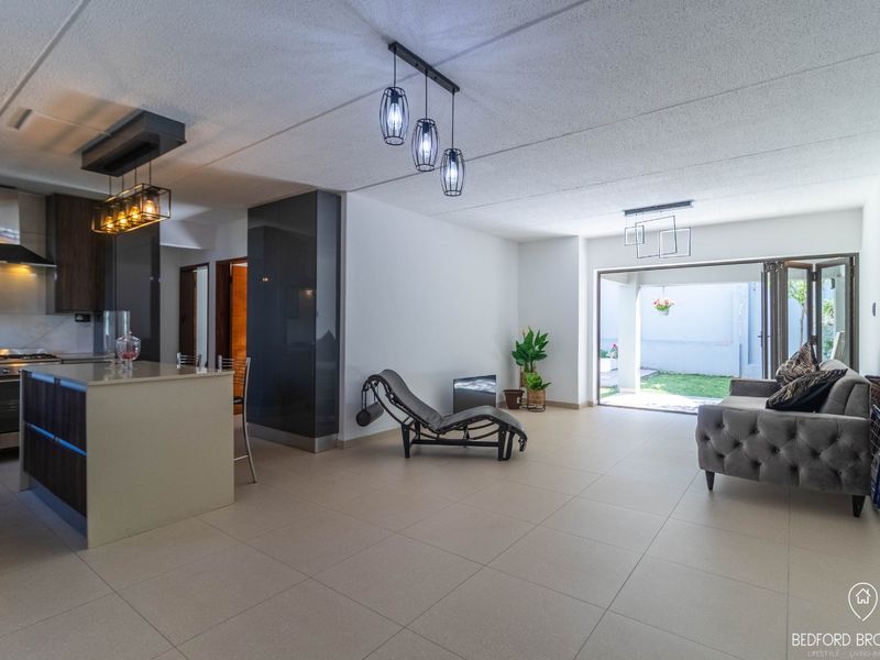Modern 2-Bedroom Townhouse in Prime Melrose Location - Photo 3