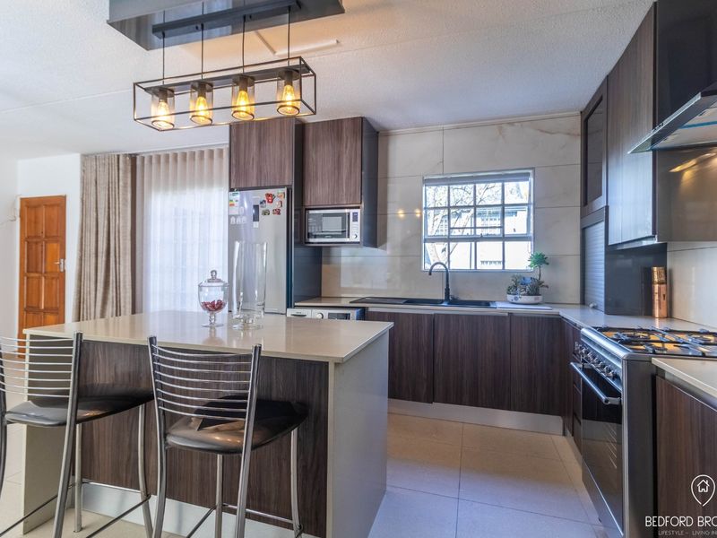Modern 2-Bedroom Townhouse in Prime Melrose Location - Photo 9