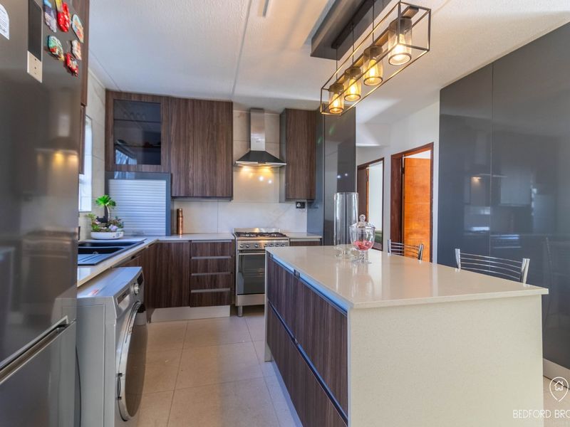 Modern 2-Bedroom Townhouse in Prime Melrose Location - Photo 8