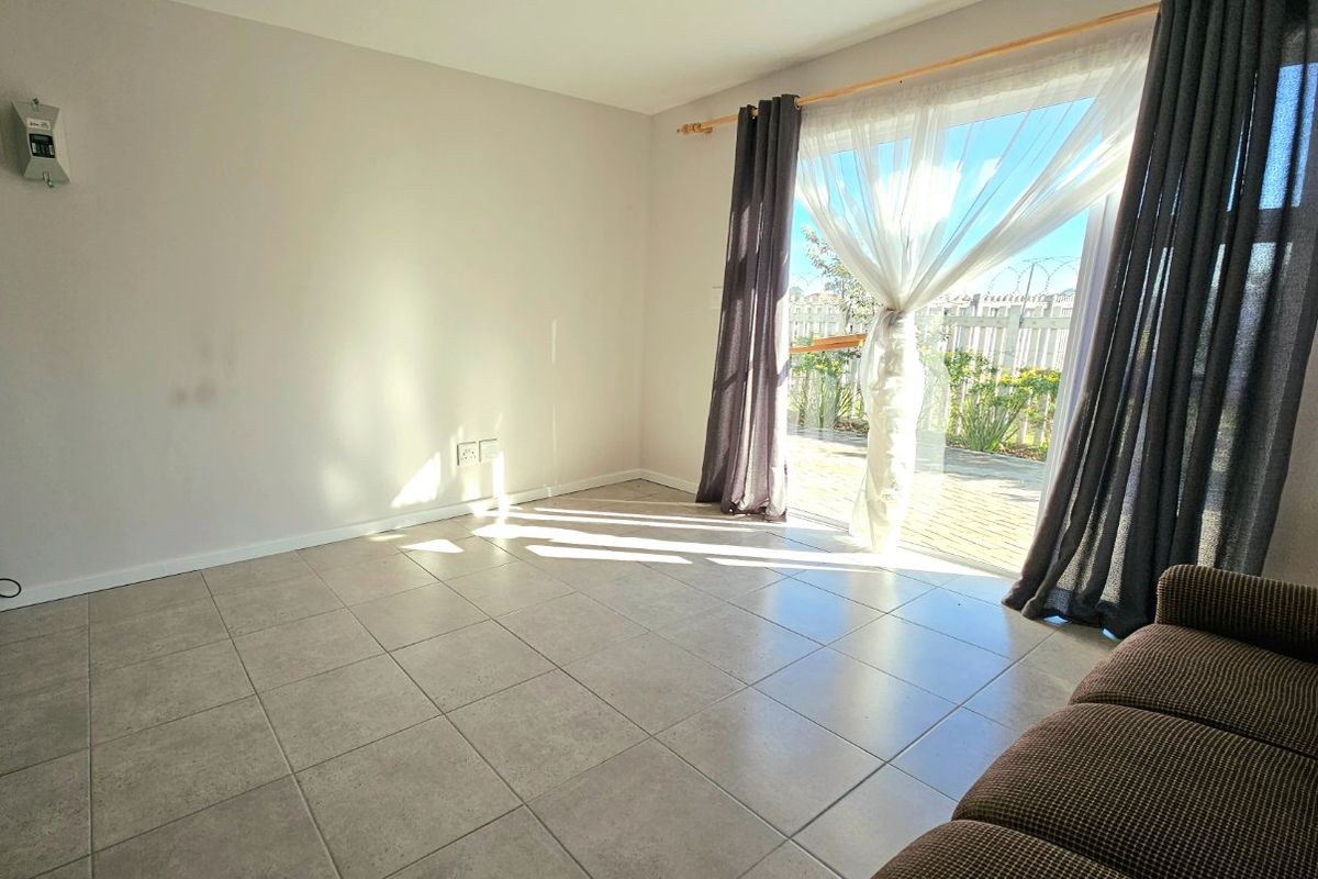 Modern two bedroom Townhouse/flat in secured complex - Photo 5