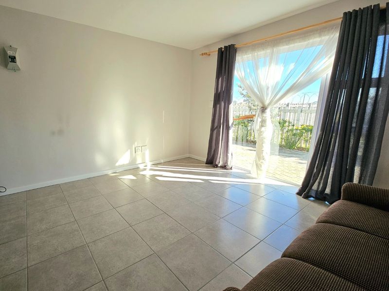 Modern two bedroom Townhouse/flat in secured complex - Photo 5