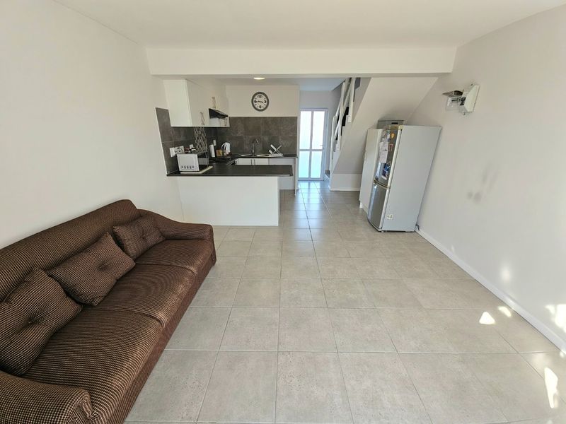 Modern two bedroom Townhouse/flat in secured complex - Photo 8