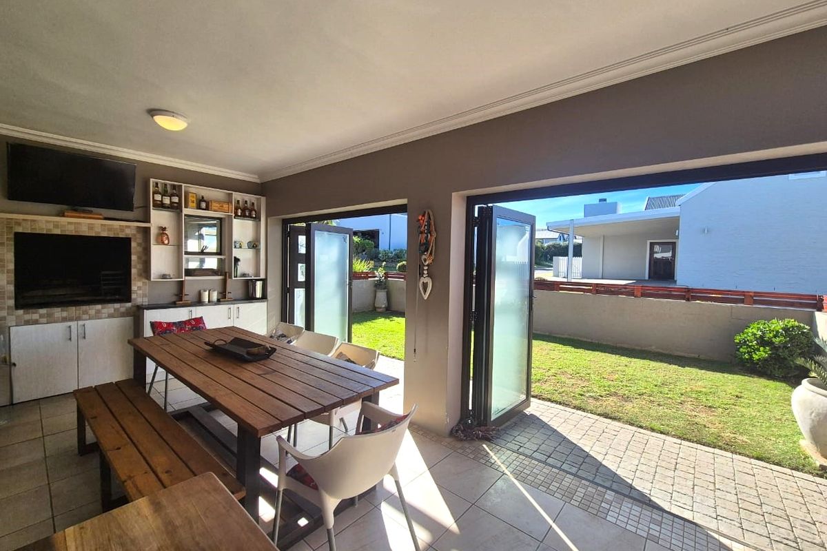 Family home in sought after estate  - Photo 2