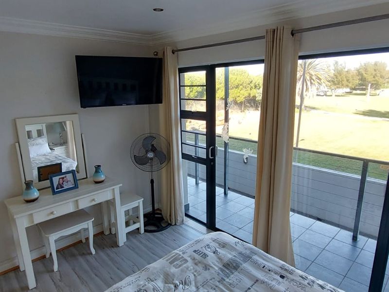Investor’s Dream – Turnkey 2-Bedroom Apartment with Balcony, Braai Area & Secure Parking in The Dune, Jeffreys Bay - Photo 7