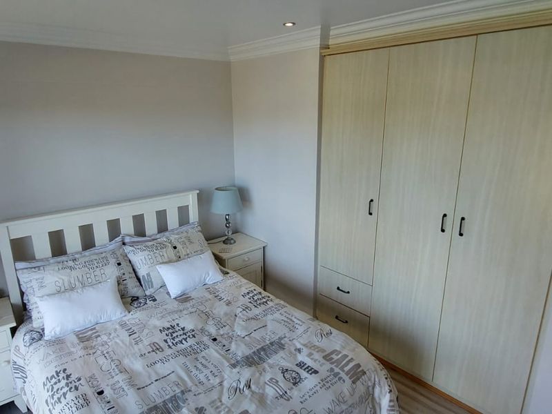 Investor’s Dream – Turnkey 2-Bedroom Apartment with Balcony, Braai Area & Secure Parking in The Dune, Jeffreys Bay - Photo 6