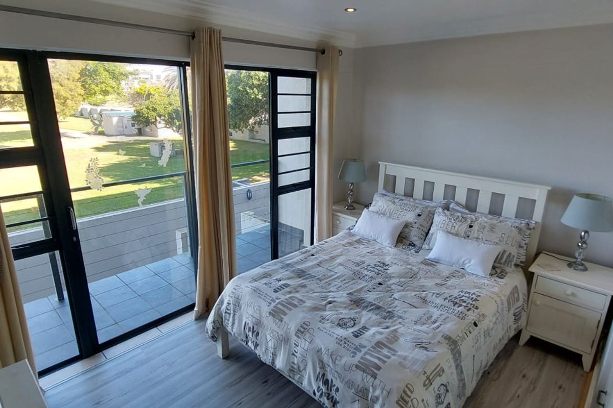 Investor’s Dream – Turnkey 2-Bedroom Apartment with Balcony, Braai Area & Secure Parking in The Dune, Jeffreys Bay - Photo 5
