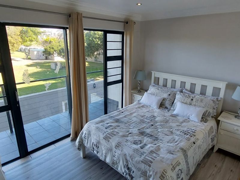 Investor’s Dream – Turnkey 2-Bedroom Apartment with Balcony, Braai Area & Secure Parking in The Dune, Jeffreys Bay - Photo 5