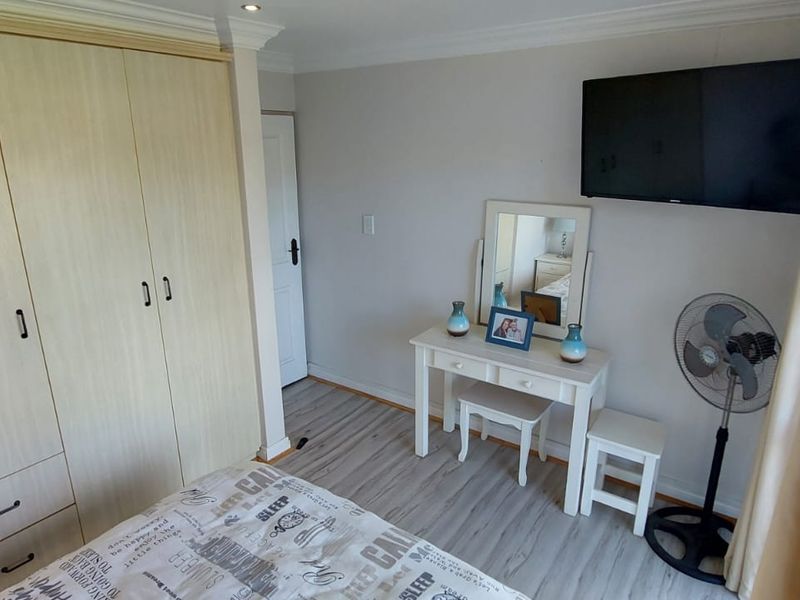 Investor’s Dream – Turnkey 2-Bedroom Apartment with Balcony, Braai Area & Secure Parking in The Dune, Jeffreys Bay - Photo 8