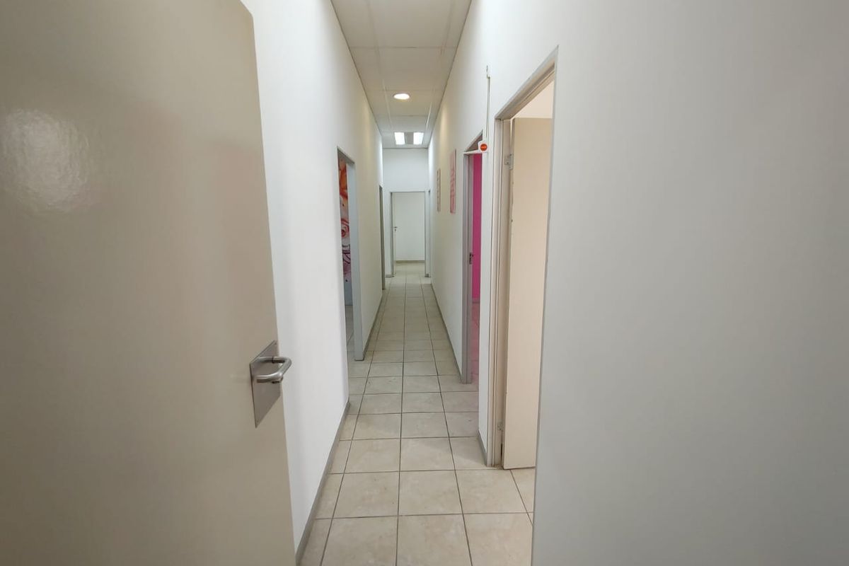 Spacious 103m2 Medical Suite – Major Price Reduction - Photo 5
