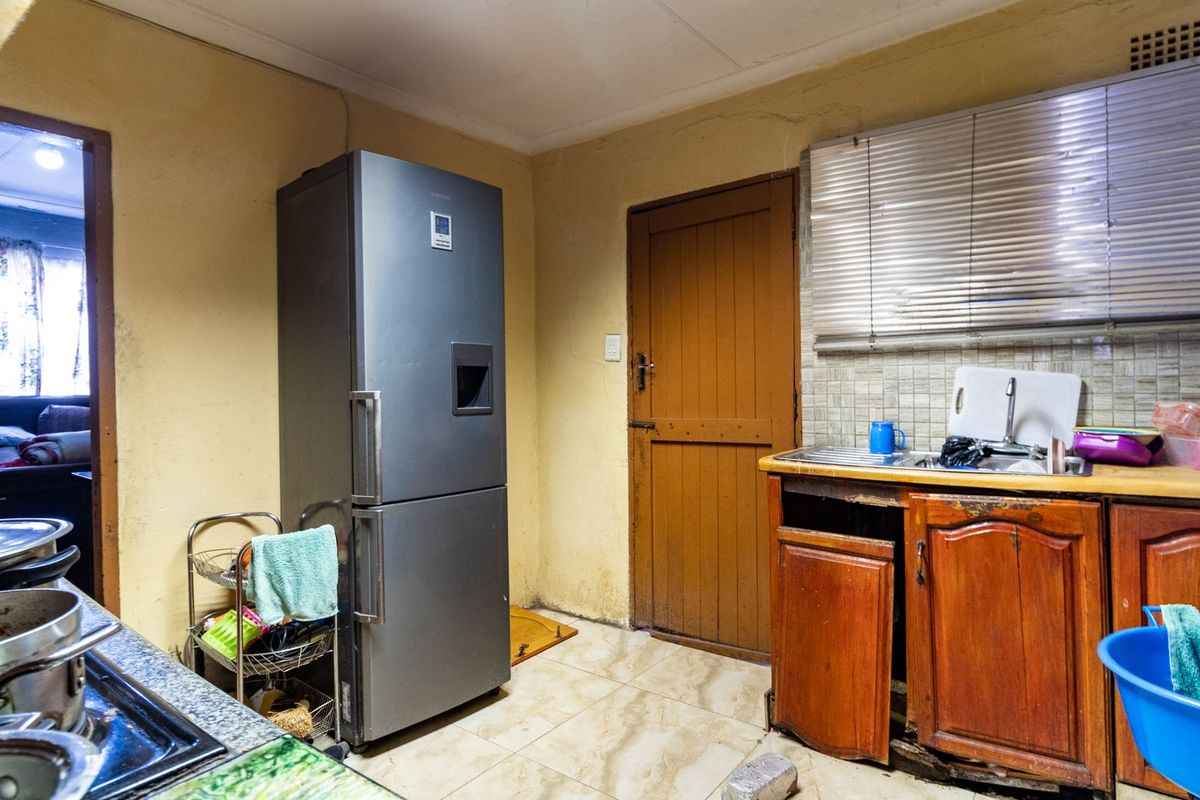 1-Bedroom Starter Home with Income Potential – Jabulani, Soweto - Photo 5