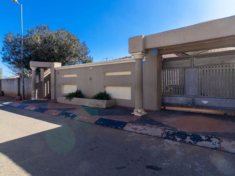 1-Bedroom Starter Home with Income Potential – Jabulani, Soweto - Photo 8