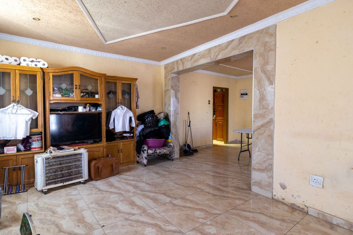 1-Bedroom Starter Home with Income Potential – Jabulani, Soweto - Photo 3