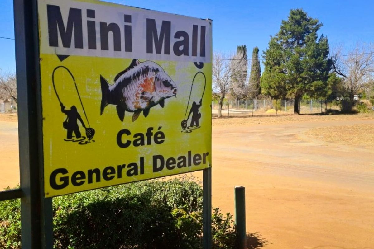 Versatile Commercial Property with Multiple Income Streams - Deneysville - Photo 4