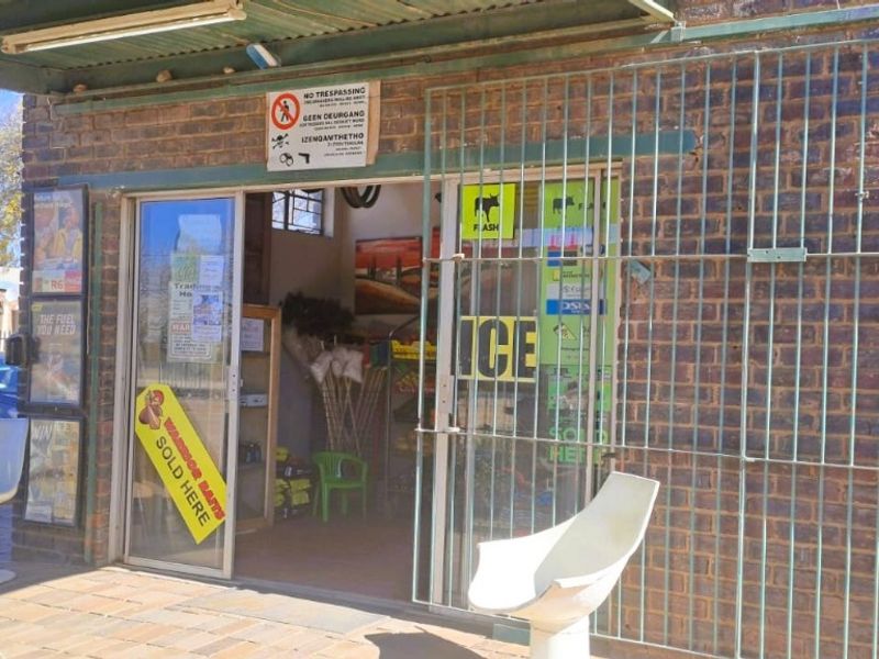 Versatile Commercial Property with Multiple Income Streams - Deneysville - Photo 10