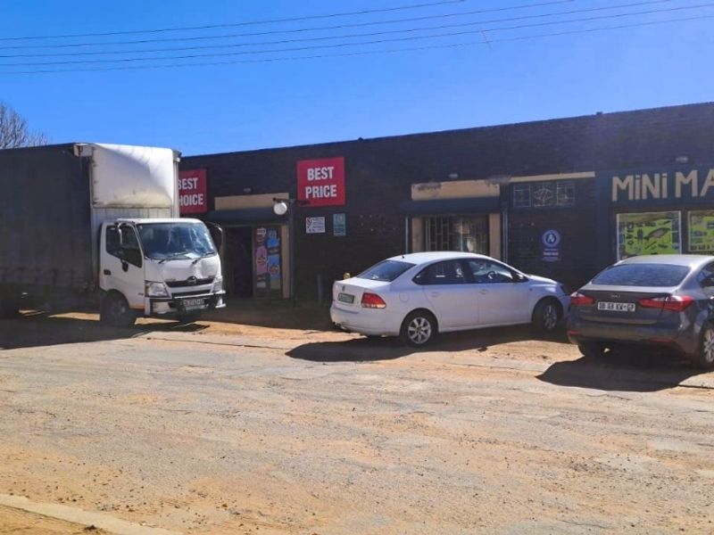 Versatile Commercial Property with Multiple Income Streams - Deneysville - Photo 5