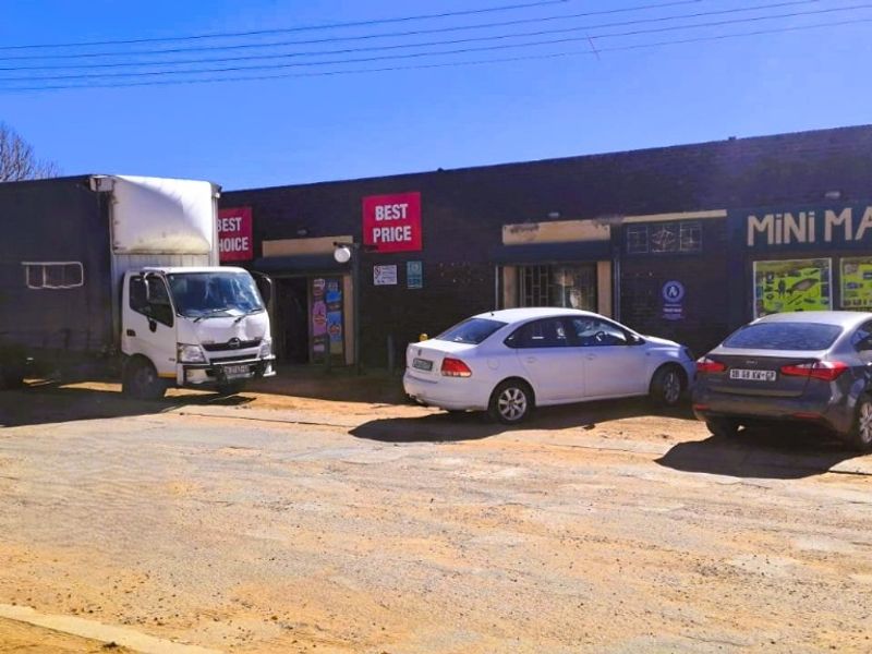 Versatile Commercial Property with Multiple Income Streams - Deneysville - Photo 3