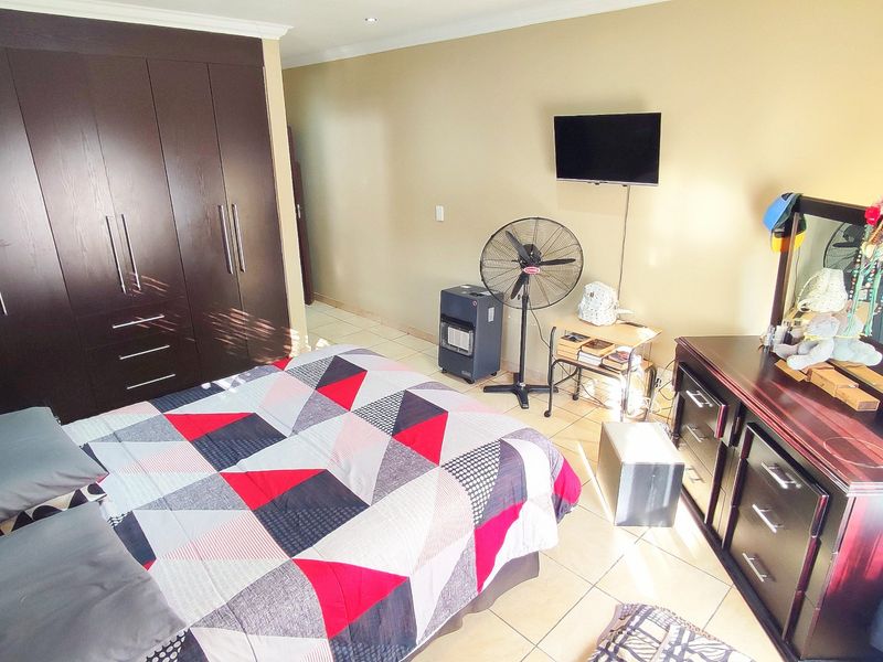 Amazing 3 Bedroom Home in Amberfield Valley! - Photo 3