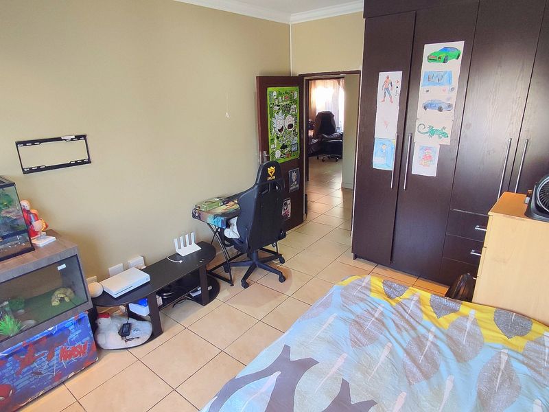 Amazing 3 Bedroom Home in Amberfield Valley! - Photo 7