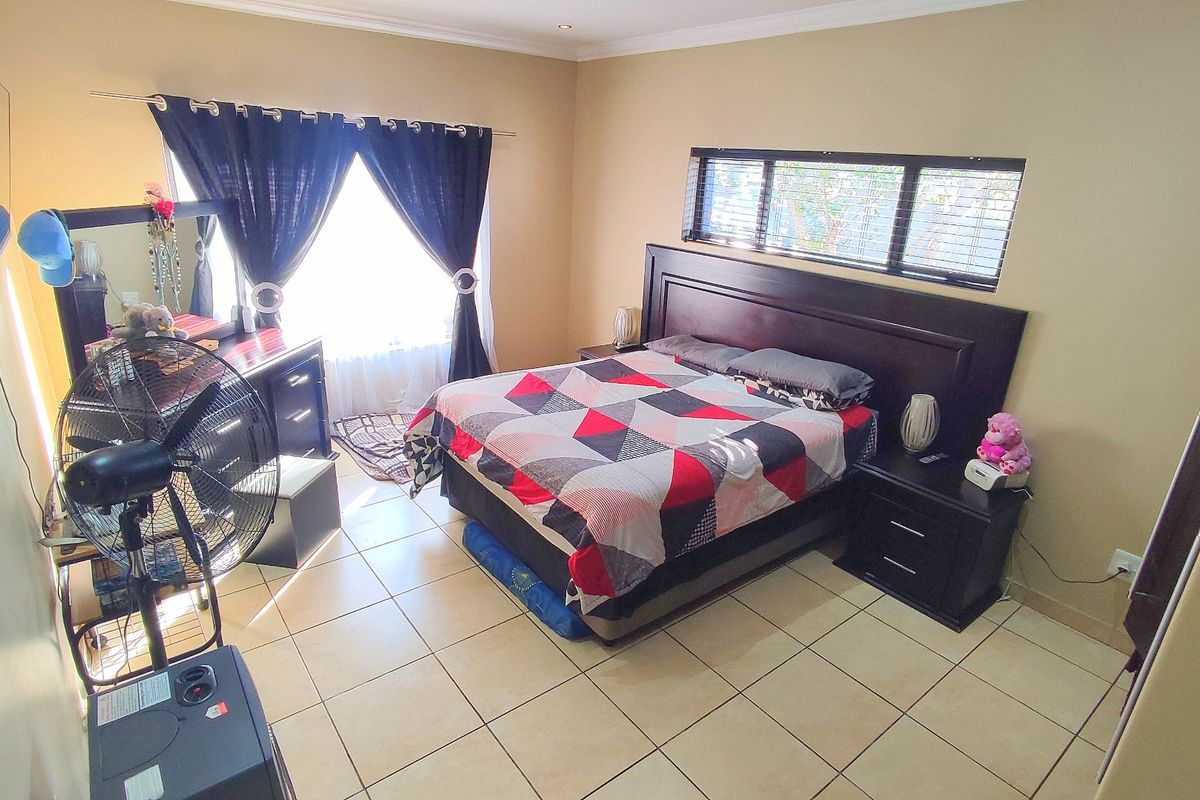 Amazing 3 Bedroom Home in Amberfield Valley! - Photo 2