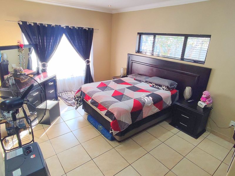 Amazing 3 Bedroom Home in Amberfield Valley! - Photo 2