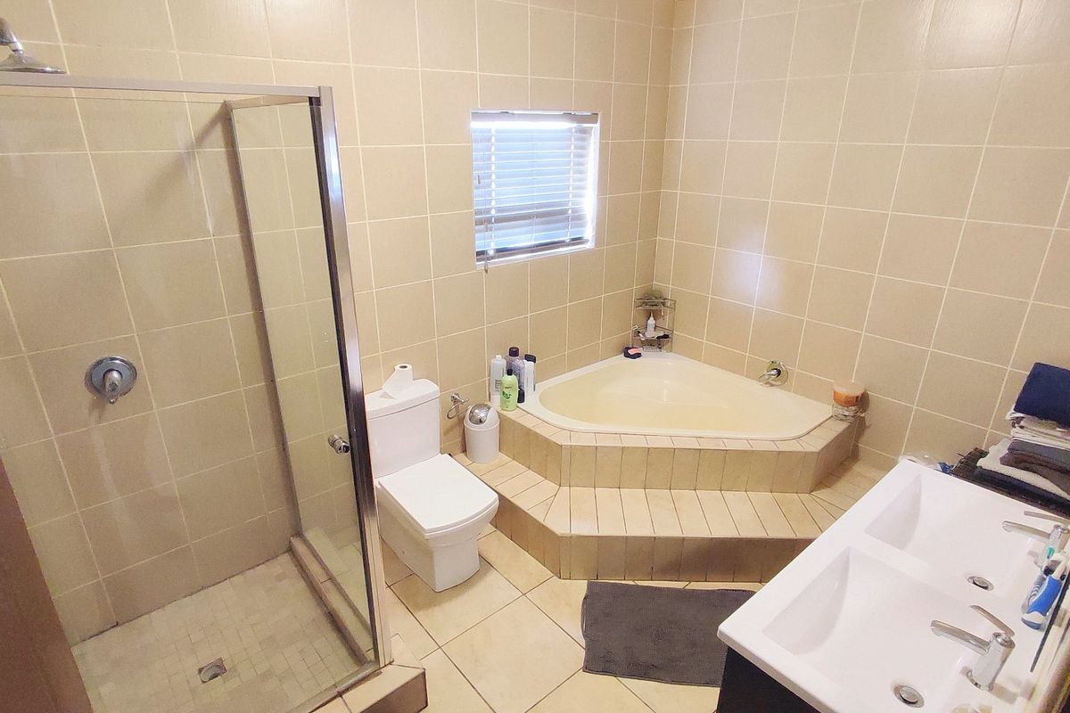 Amazing 3 Bedroom Home in Amberfield Valley! - Photo 4