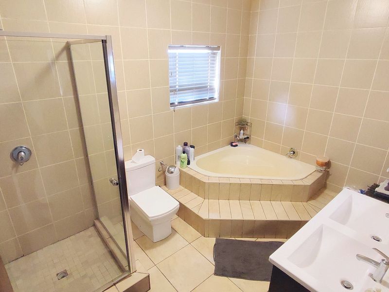 Amazing 3 Bedroom Home in Amberfield Valley! - Photo 4