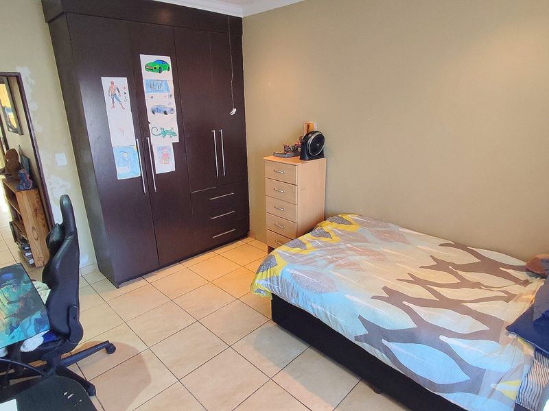 Amazing 3 Bedroom Home in Amberfield Valley! - Photo 9