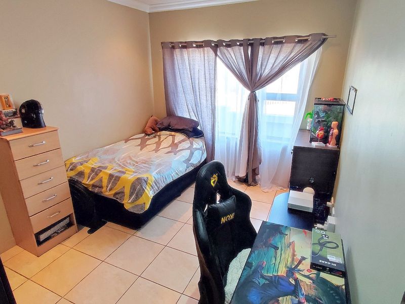 Amazing 3 Bedroom Home in Amberfield Valley! - Photo 8