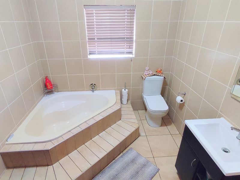 Amazing 3 Bedroom Home in Amberfield Valley! - Photo 10